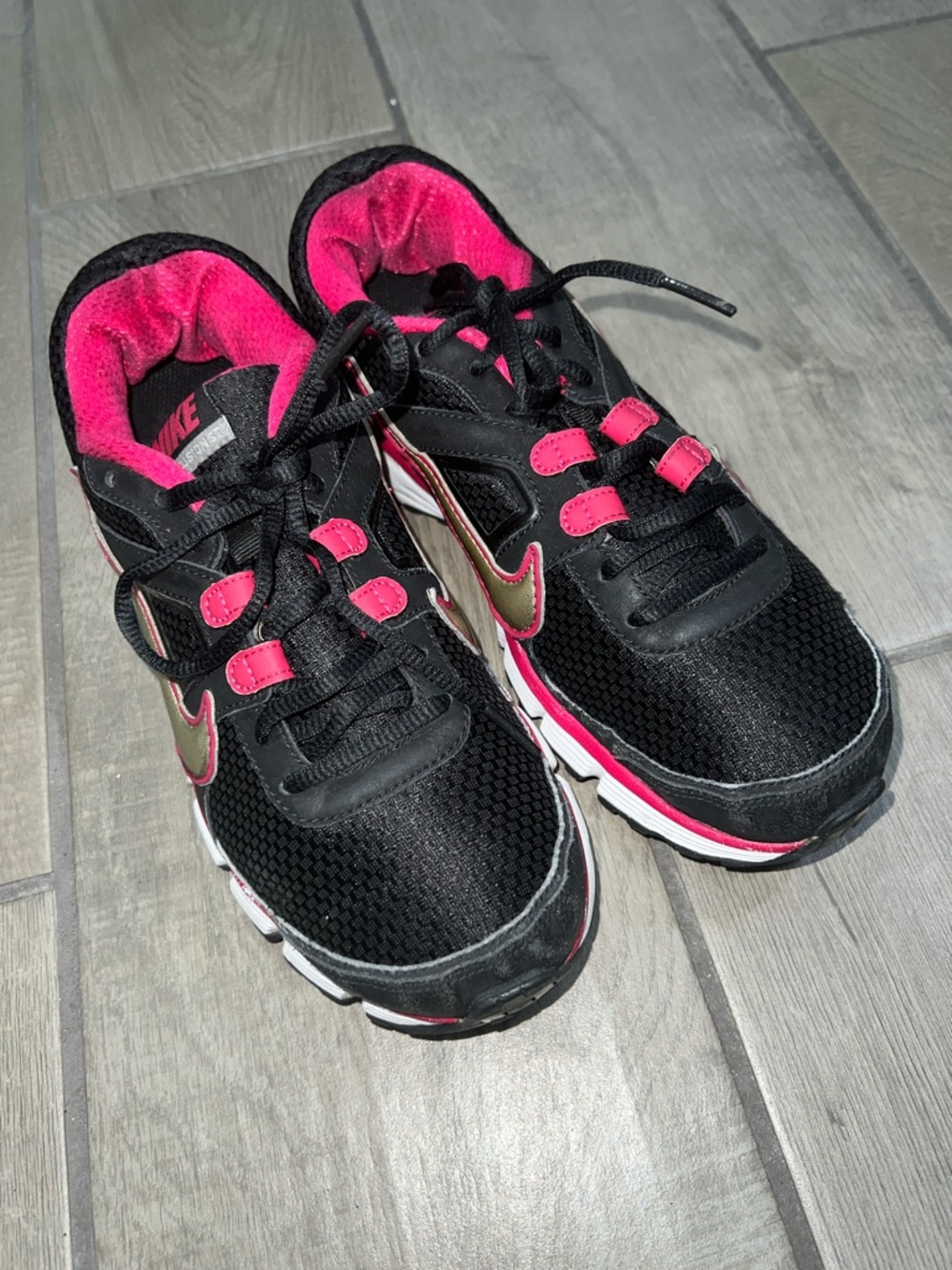 Nike Black & Hot Pink Women's Running Sneakers
